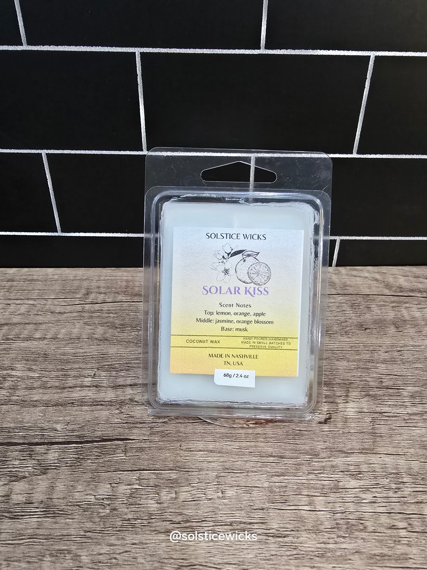 Solstice Wicks wax melts in seasonal scents – coconut wax, phthalate-free, hand-poured solar kiss