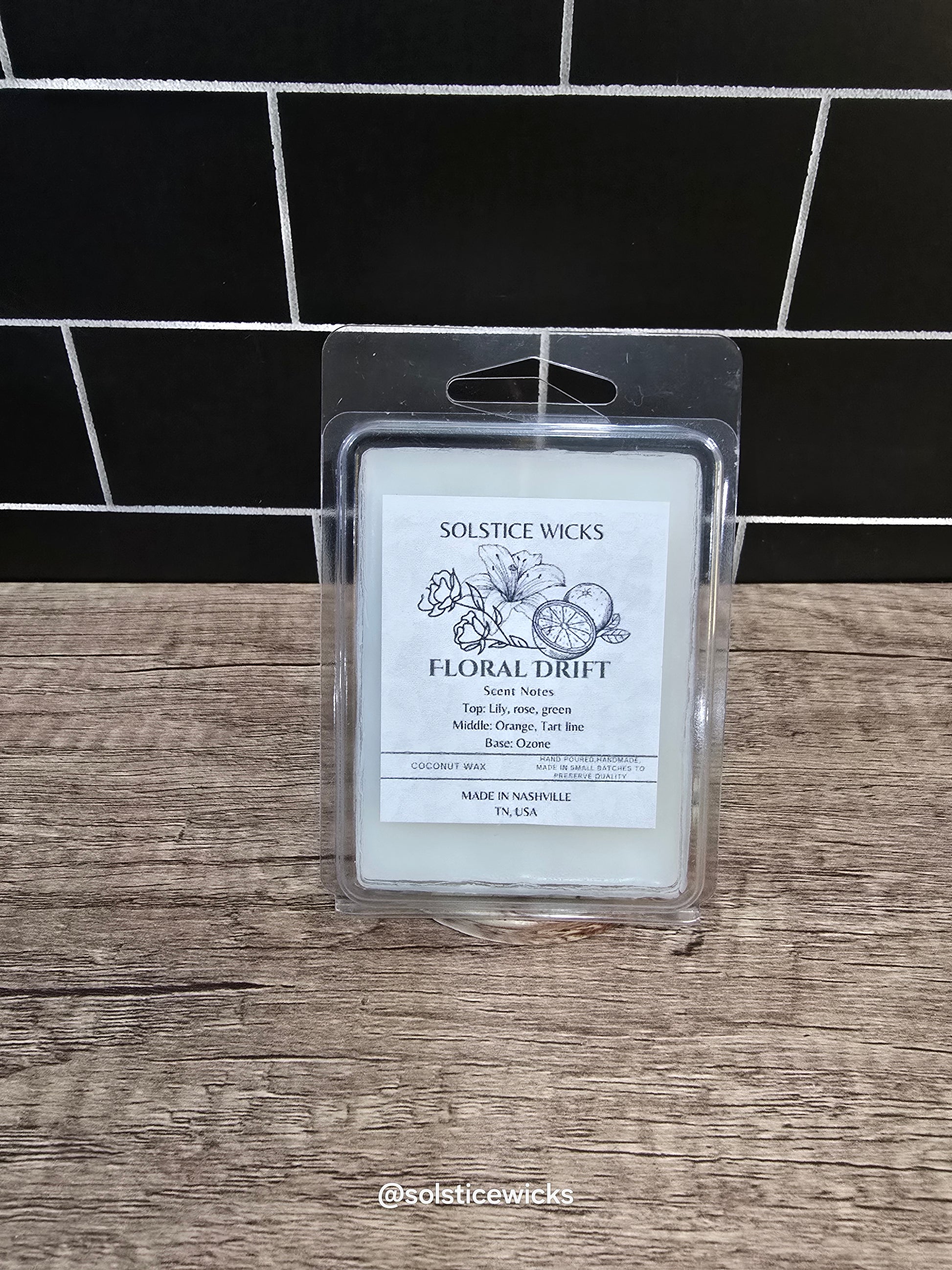 Solstice Wicks wax melts in seasonal scents – coconut wax, phthalate-free, hand-poured floral drift